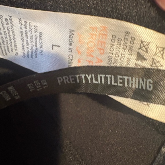 PrettyLittleThing Elegant Black Top - Picture 3 of 4